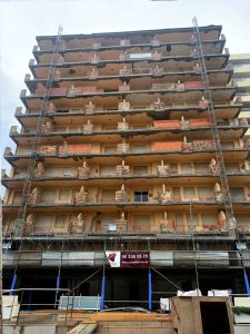 Restauracion-de-fachadas-apartamento playa Edificio-Copacabana-en-Mareny-Blau-Sueca-Valencia proceso