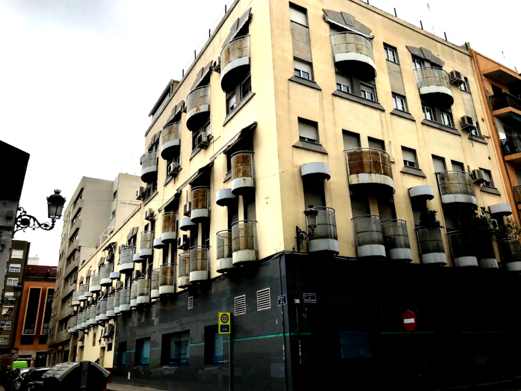 rehabilitación edificio fachada calle felipe salvador 11 valencia antes