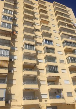 proyecto mantenimiento redes seguridad en balcones de fachada principal, en Complejo Medicalia el puig valencia